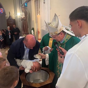 Biskup Šaško krstio šesto dijete obitelji Duspara